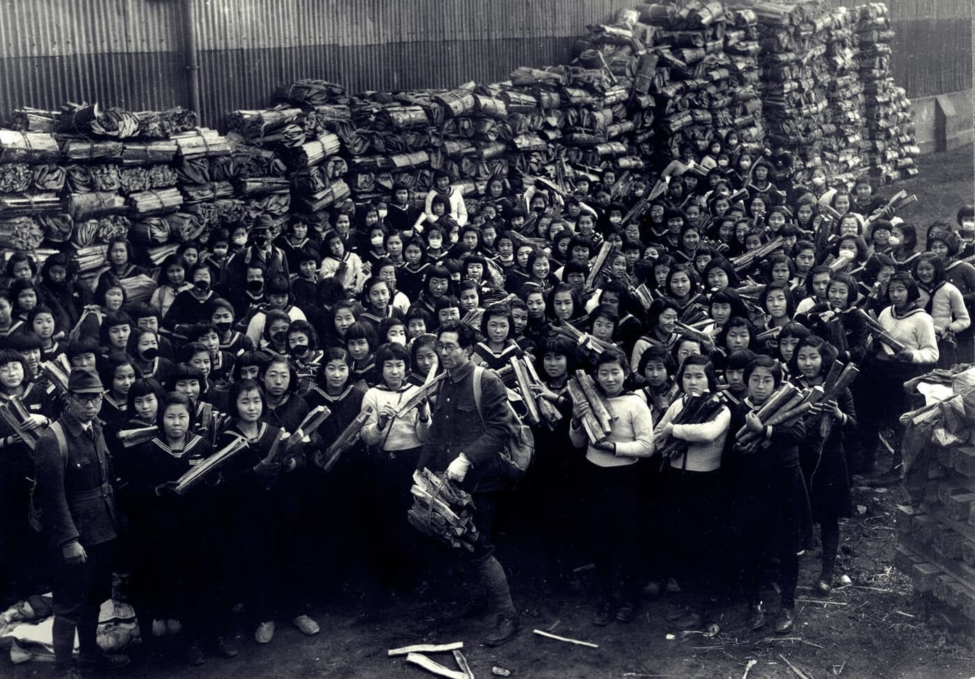 戦後80年特別公演「カーチャと呼ばれた私」映像と音楽と一人芝居