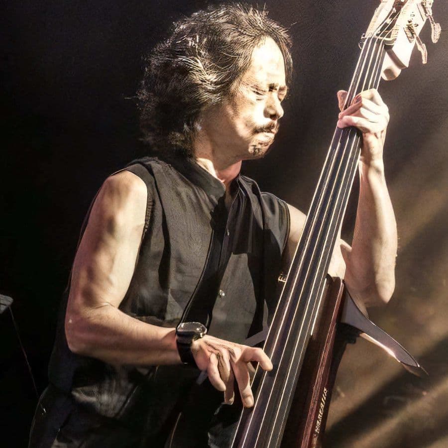 納浩一  （演奏・ベース）